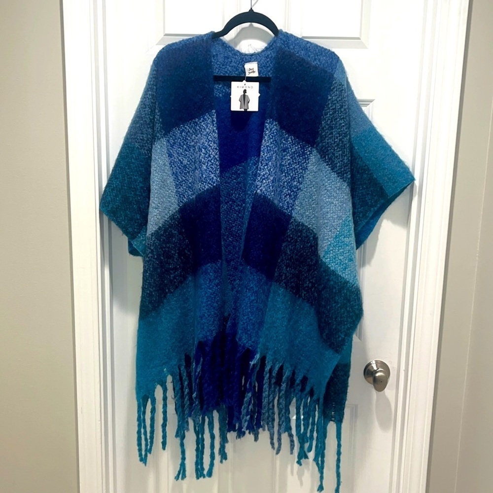 NWT JUST JAMIE Gorgeous OS Plaid blue Black Soft Fuzzy Kimono Ruana Cape Poncho